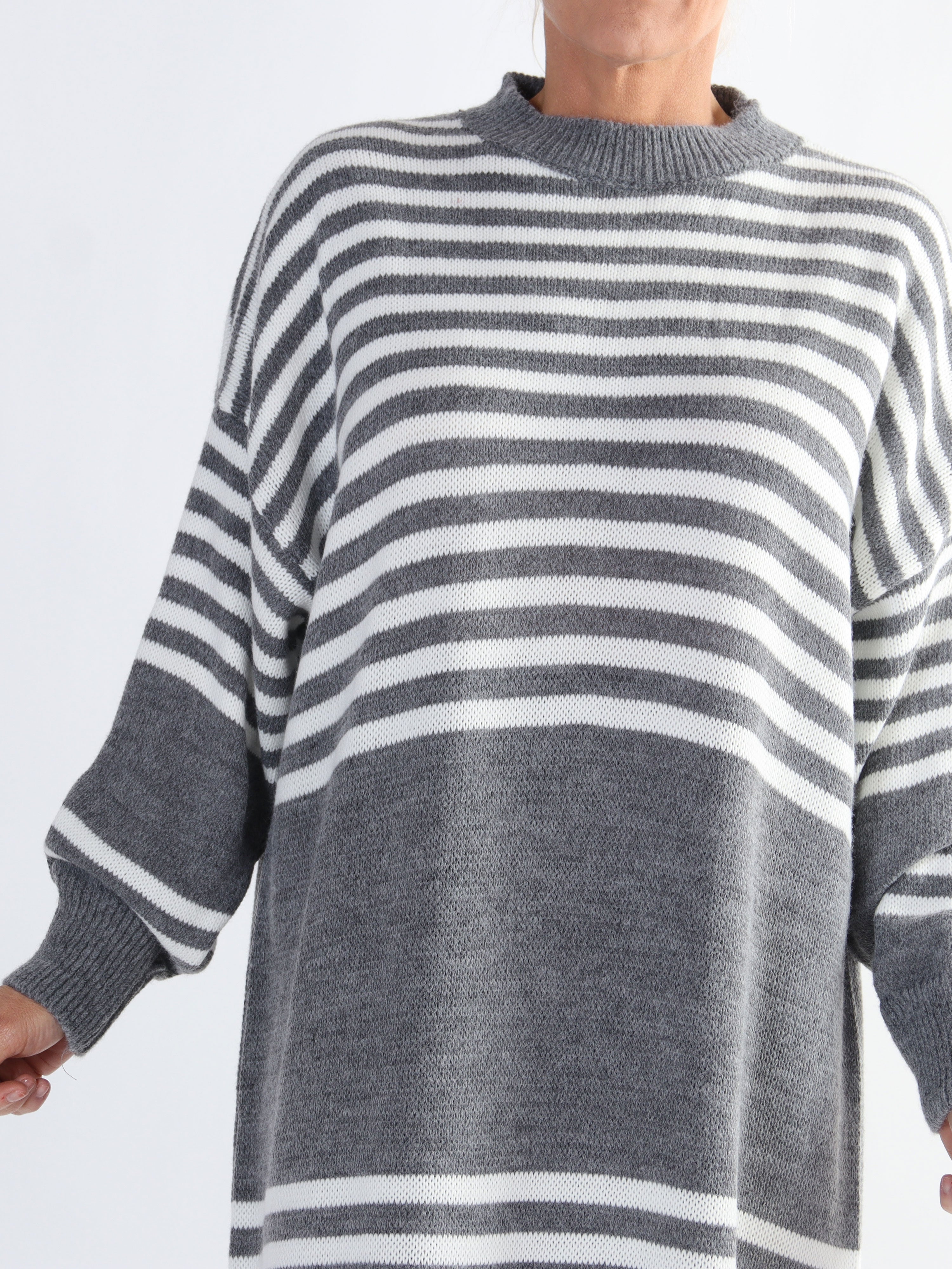 Julietta - Stickad klänning med ränder i stora storlekar